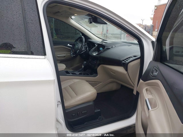 1FMCU9J96HUC01470 Ford Escape Titanium