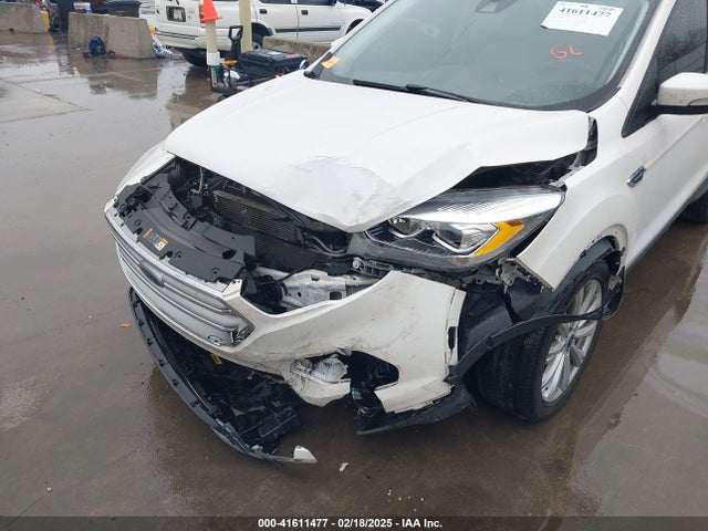 1FMCU9J96HUC01470 Ford Escape Titanium