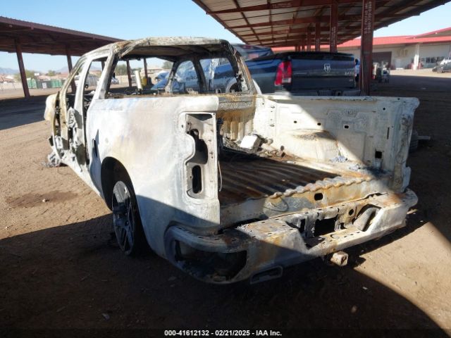 2024 CHEVROLET SILVERADO 1500 3GCUDFE86RG168743 Photo 2