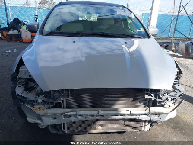 Ford FOCUS SE 2018 1FADP3K23JL241862 Image 12