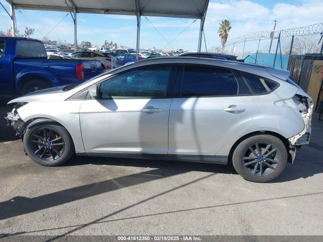 Ford FOCUS SE 2018 1FADP3K23JL241862 Image 14