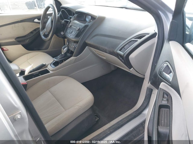 Ford FOCUS SE 2018 1FADP3K23JL241862 Image 5