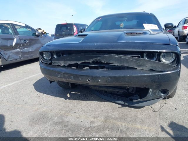 2C3CDZAG9FH913074 Dodge Challenger Sxt
