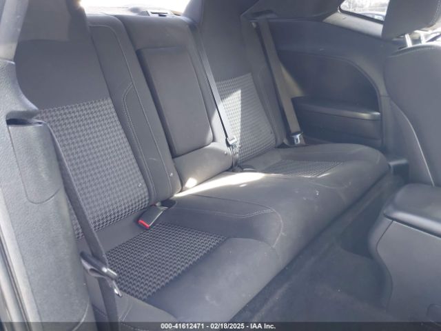 2C3CDZAG9FH913074 Dodge Challenger Sxt