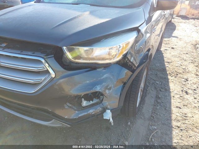 1FMCU0GD0JUA87303 Ford ESCAPE SE