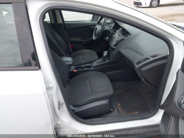 1FADP3K26FL328517 Ford FOCUS SE