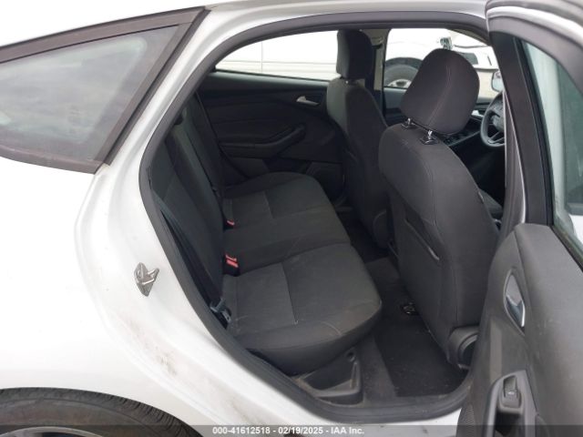 1FADP3K26FL328517 Ford FOCUS SE