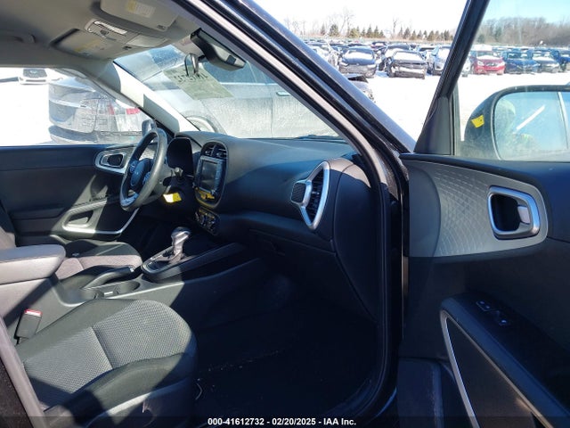 KNDJ23AU5P7888537 KIA SOUL LX