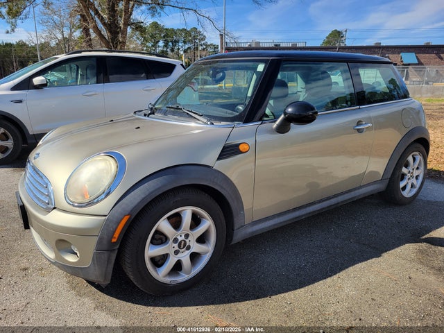 2009 MINI COOPER WMWMF33589TU73548 Photo 0