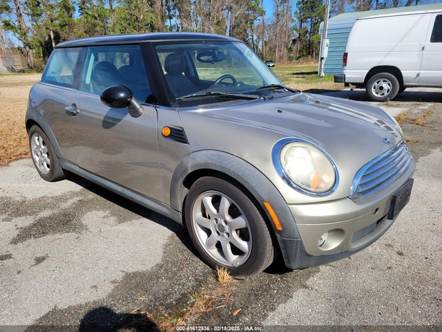 2009 MINI COOPER WMWMF33589TU73548 Photo 1