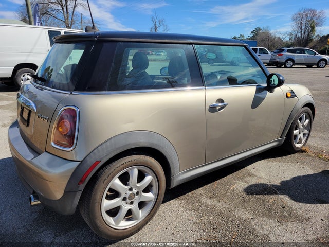 2009 MINI COOPER WMWMF33589TU73548 Photo 2