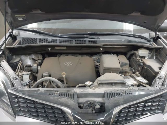 5TDXZ3DC9KS998790 Toyota Sienna Se 8 Passenger