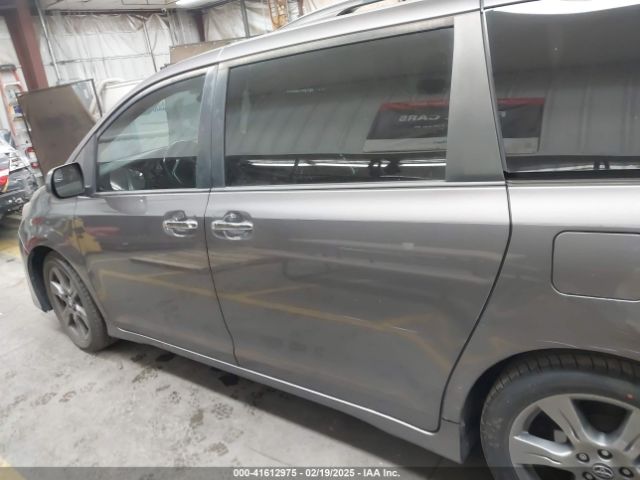5TDXZ3DC9KS998790 Toyota Sienna Se 8 Passenger