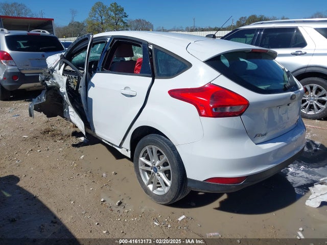 Ford FOCUS SE 2015 1FADP3K21FL235534 Image 3