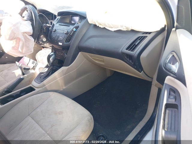 Ford FOCUS SE 2015 1FADP3K21FL235534 Image 5