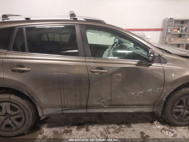 2T3BFREV3EW140059 Toyota RAV4 LE