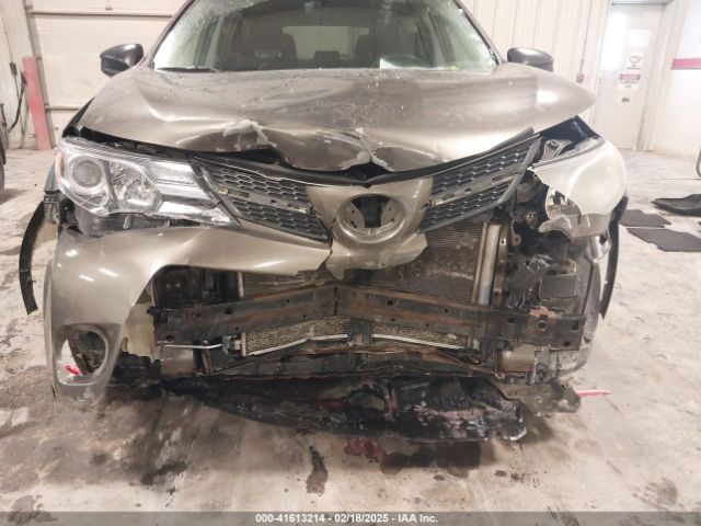 2T3BFREV3EW140059 Toyota RAV4 LE