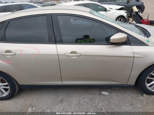 1FADP3F27JL295790 Ford FOCUS SE