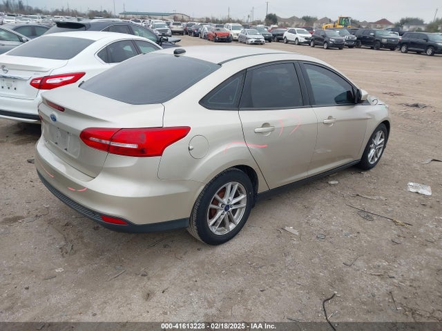 1FADP3F27JL295790 Ford FOCUS SE