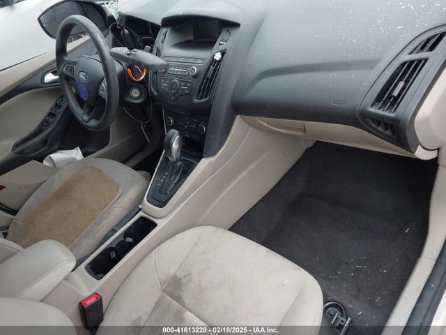 1FADP3F27JL295790 Ford FOCUS SE
