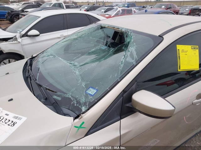 1FADP3F27JL295790 Ford FOCUS SE