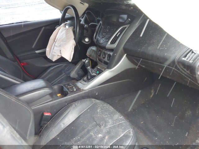 1FADP3K27EL253180 Ford FOCUS SE