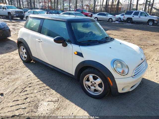 2008 MINI COOPER WMWMF33548TU65171 Photo 0