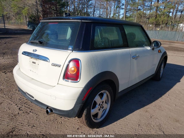 2008 MINI COOPER WMWMF33548TU65171 Photo 3
