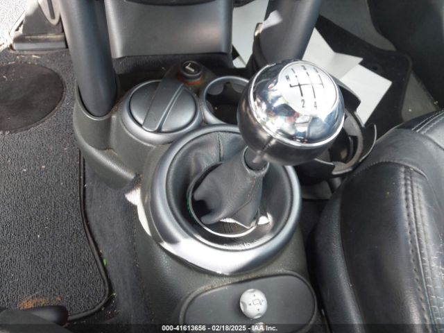 2004 MINI COOPER S WMWRE33454TD89117 Photo 5