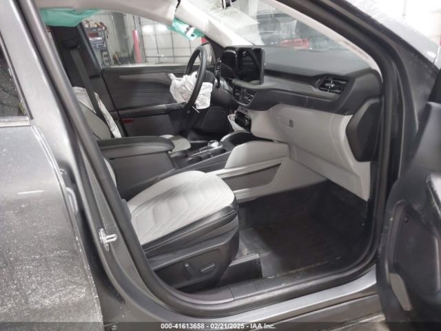 1FMCU9JA3PUA97108 Ford Escape Platinum