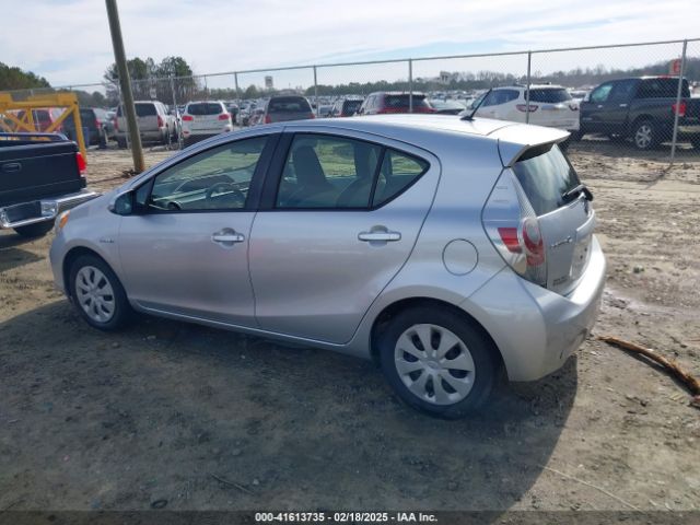JTDKDTB39E1067395 Toyota Prius C One