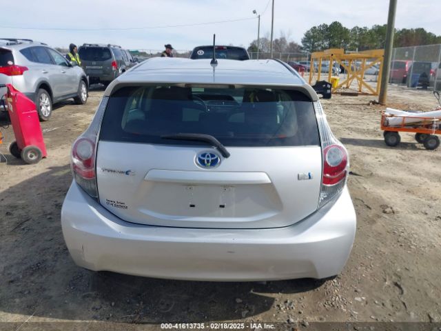 JTDKDTB39E1067395 Toyota Prius C One