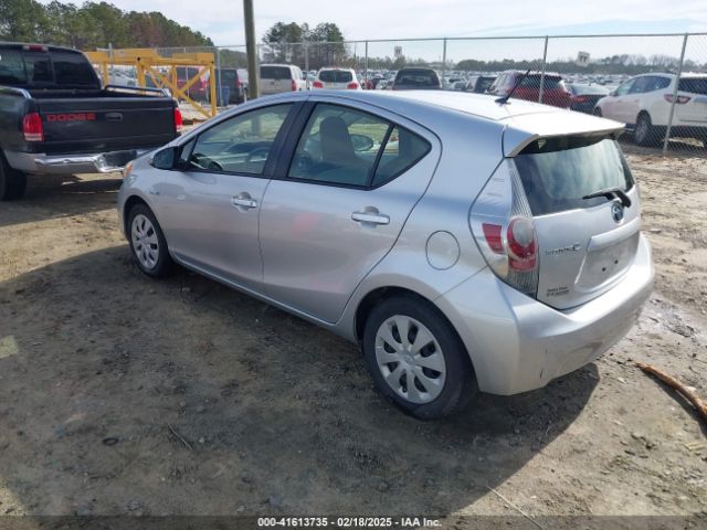 JTDKDTB39E1067395 Toyota Prius C One
