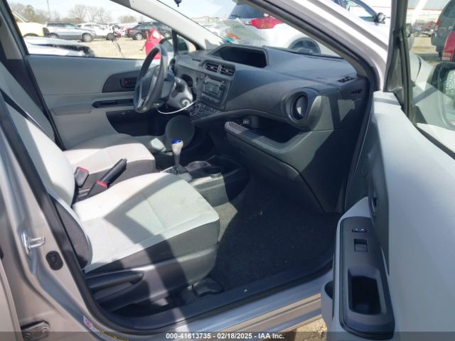 JTDKDTB39E1067395 Toyota Prius C One