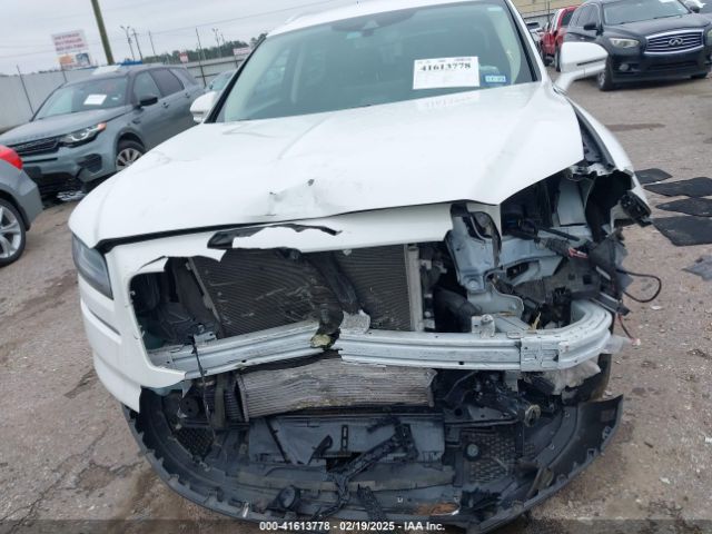 2LMPJ6J9XNBL01263 Lincoln Nautilus Standard