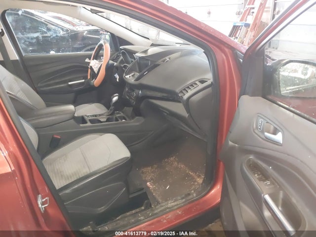1FMCU9GD0KUB70039 Ford ESCAPE SE