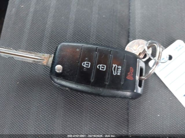 3KPFL4A7XJE192332 KIA FORTE S