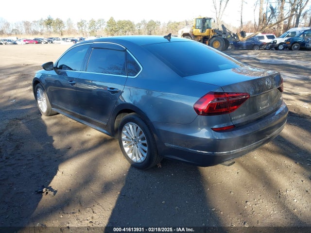 1VWBT7A34HC038999 Volkswagen Passat 1.8t Se