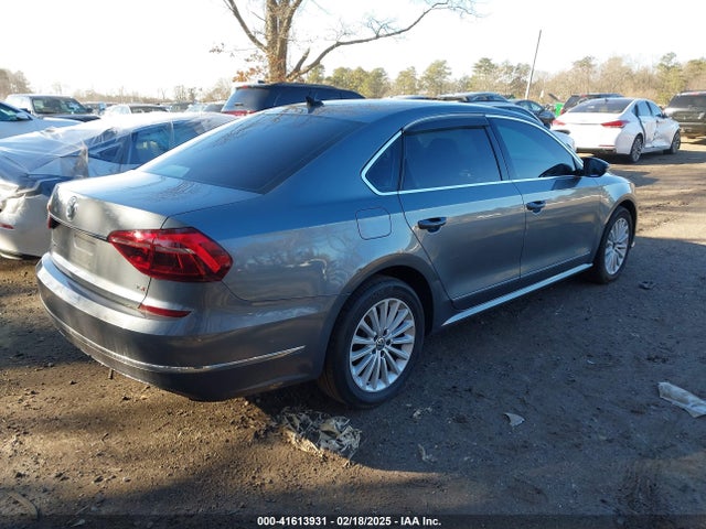 1VWBT7A34HC038999 Volkswagen Passat 1.8t Se