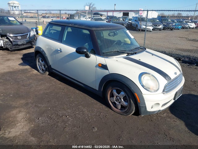 2010 MINI COOPER WMWMF3C56ATZ23492 Photo 0