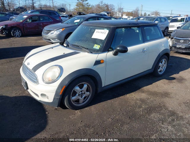 2010 MINI COOPER WMWMF3C56ATZ23492 Photo 1