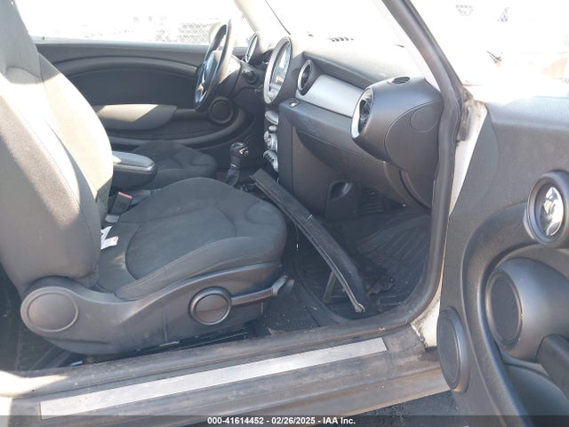 2010 MINI COOPER WMWMF3C56ATZ23492 Photo 4
