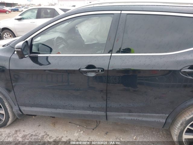 JN1BJ1CPXJW157685 Nissan Rogue Sport Sl
