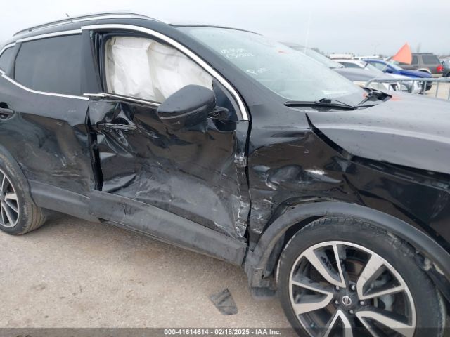JN1BJ1CPXJW157685 Nissan Rogue Sport Sl