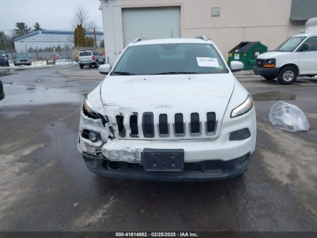1C4PJMCB5GW324973 Jeep Cherokee Latitude