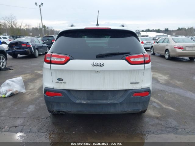 1C4PJMCB5GW324973 Jeep Cherokee Latitude