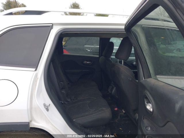 1C4PJMCB5GW324973 Jeep Cherokee Latitude