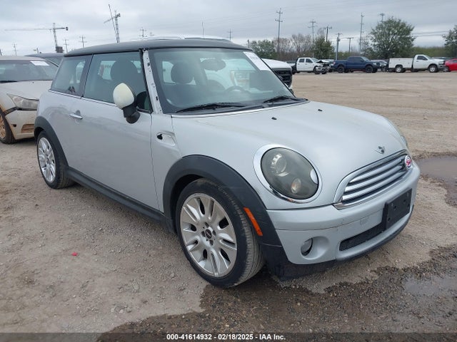2010 MINI COOPER WMWMF3C54ATZ22597 Photo 0