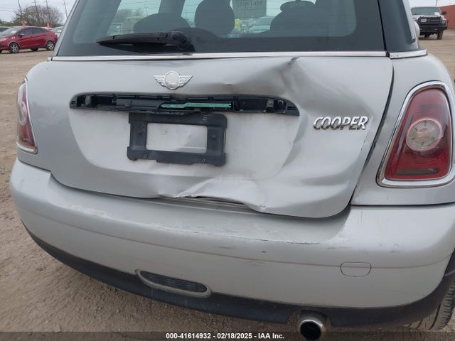 2010 MINI COOPER WMWMF3C54ATZ22597 Photo 5