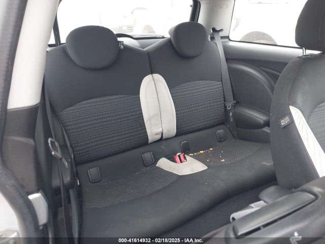 2010 MINI COOPER WMWMF3C54ATZ22597 Photo 7